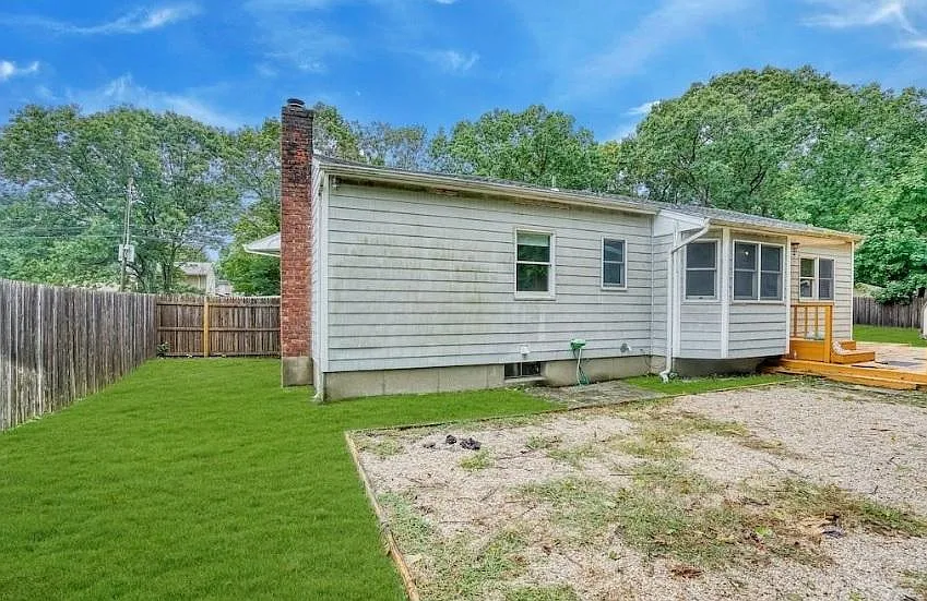 5 bed, 2.5 bath, 1262 sqft, $5,460 — Photo 4
