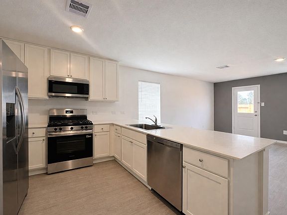 2nd image of 15679 Plum Brook Dr