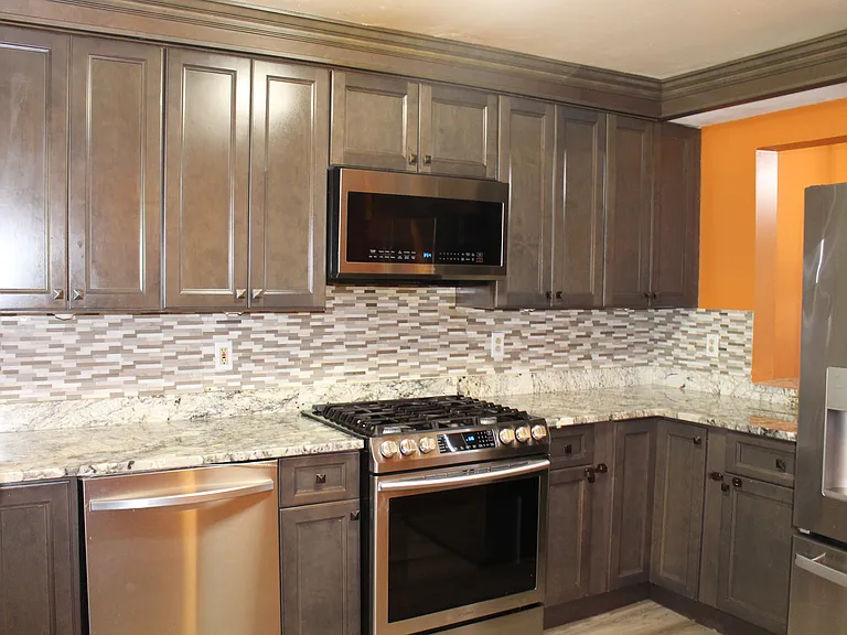 75 Florence Way — Photo 2