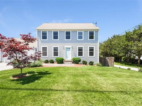 76 King Phillip St, Portsmouth, RI 02871