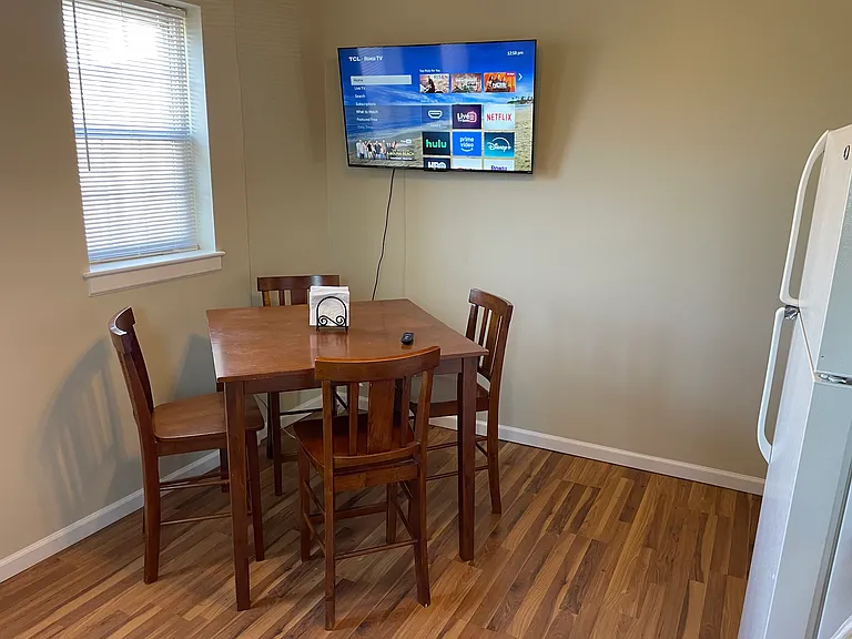 Roxborough Ave — Photo 19