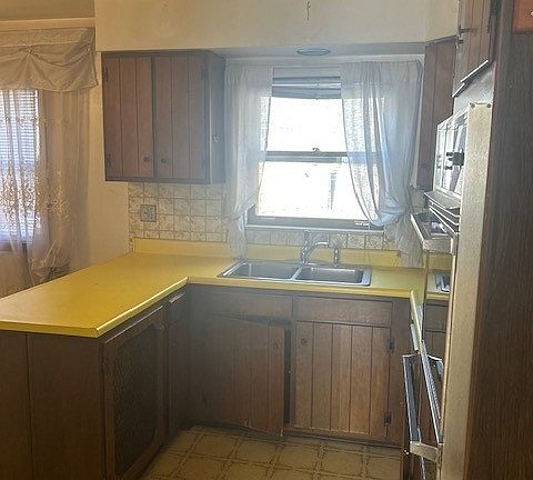 5th image of 108 E Burlington St APT B