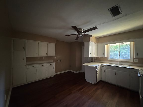 4th image of 2042 8th St
