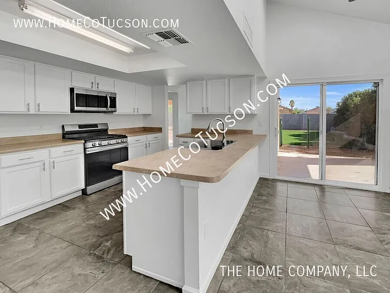 10002 E Stella Rd — Photo 11
