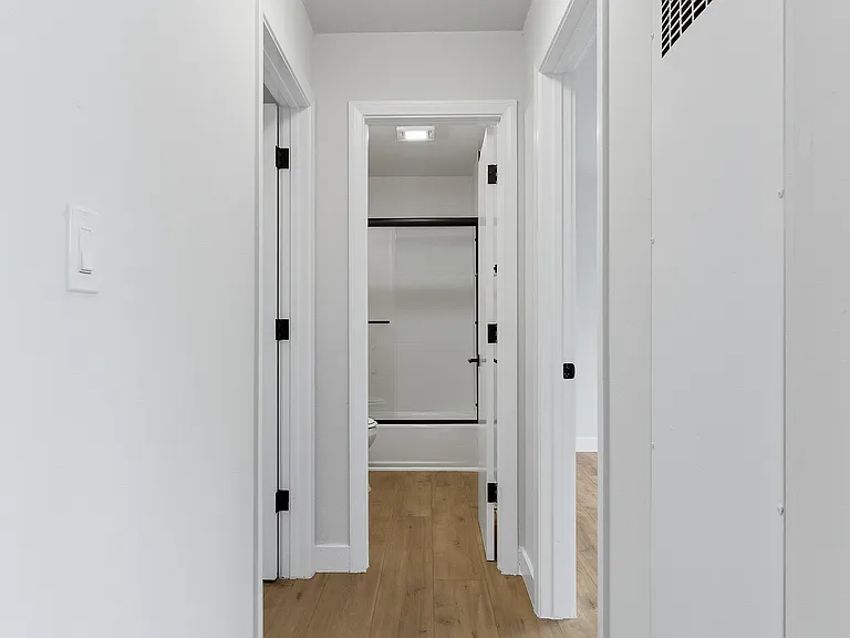 1922 S Hobart Blvd #9 — Photo 13