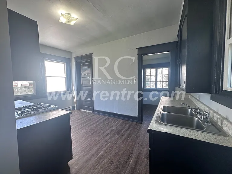1434 N Walnut St — Photo 2
