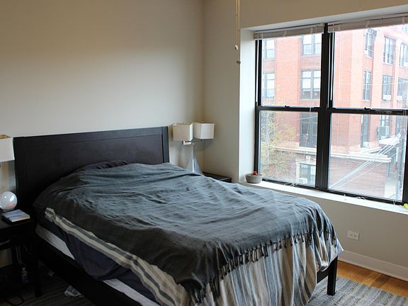 4th image of 1759 W Berteau Ave #3