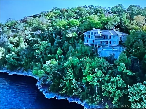 2612 Arrowhead Estates Rd, Lake Ozark, MO 65049