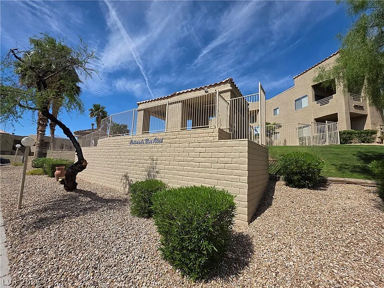 2200 Highpointe Dr #201 — Photo 6