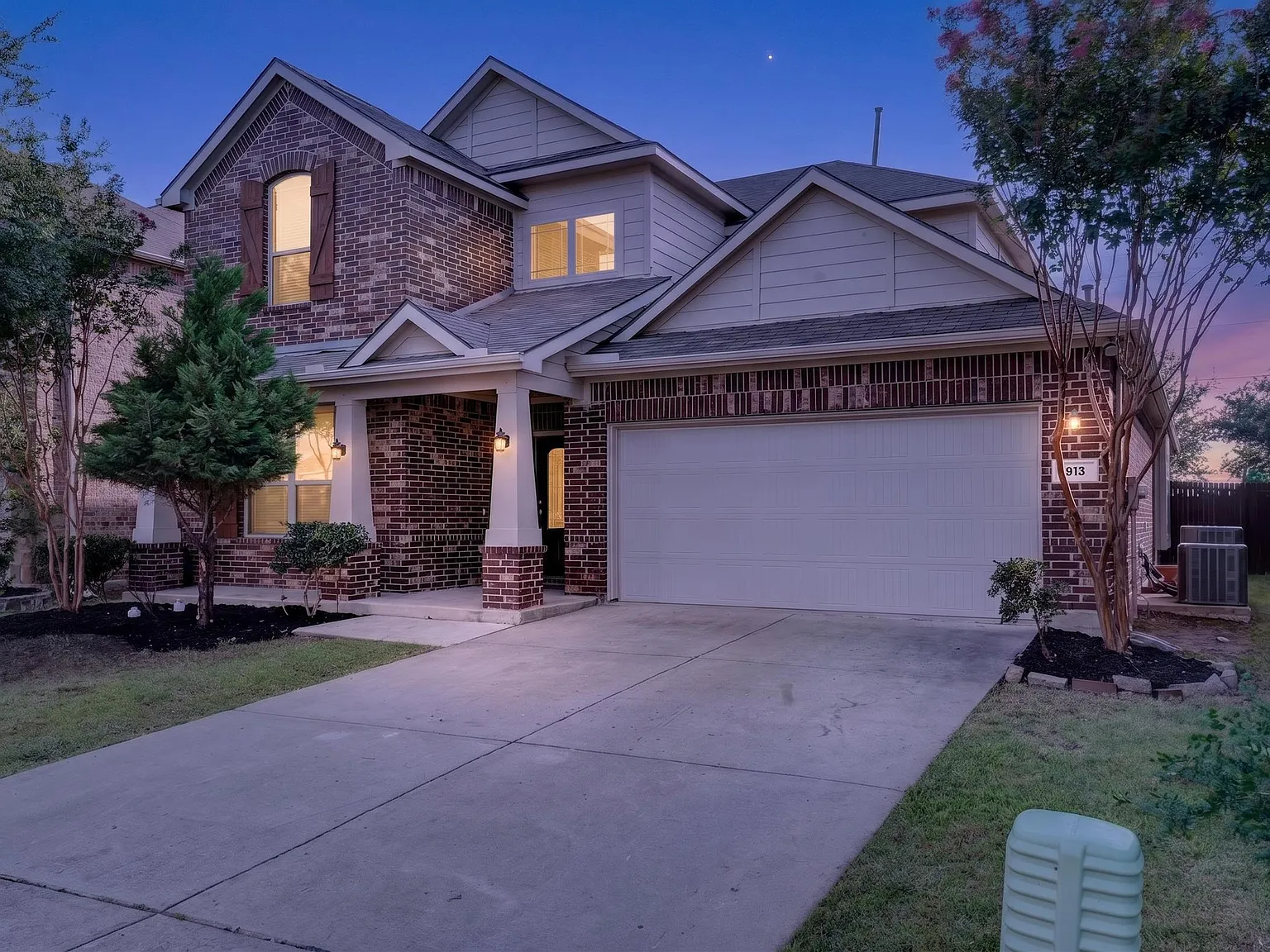 4 bed, 3141 sqft, $2,999 — Photo 2