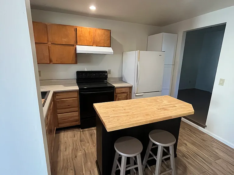 137 Pine Ave — Photo 10