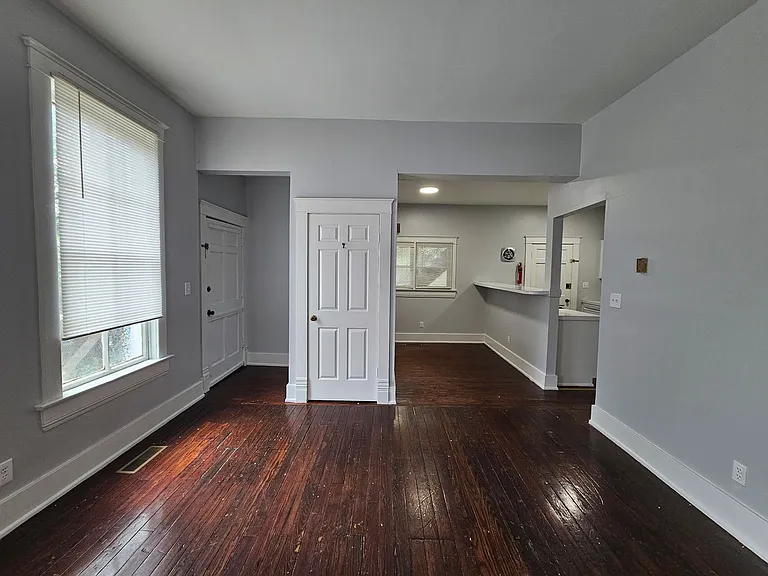1406 S. 1st Street — Photo 16
