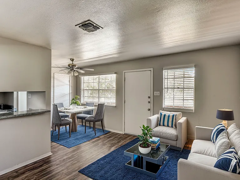 Laurel Heights Apartments — Photo 6