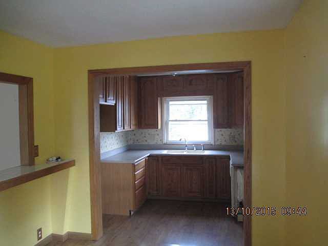 2nd image of 2201 Fairview St