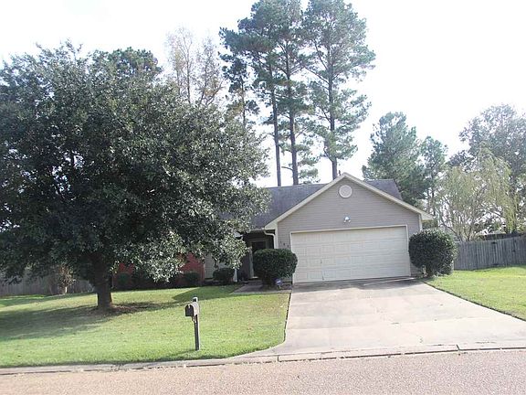 2nd image of 103 Eastwood Cir