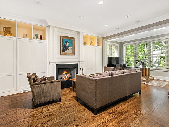 4th image of 3633 N Marshfield Ave