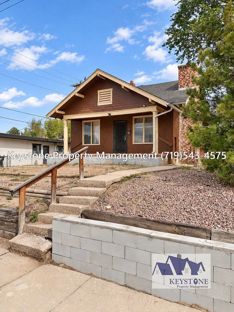 Application Fee Reimbursed! 2 Bed, 2 Bath Home Lots Of Storage Space & Large Deck In The Backyard... — Photo 1