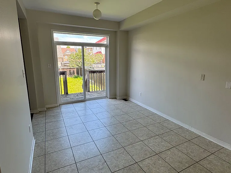 1111 Glenbourne Dr — Photo 4