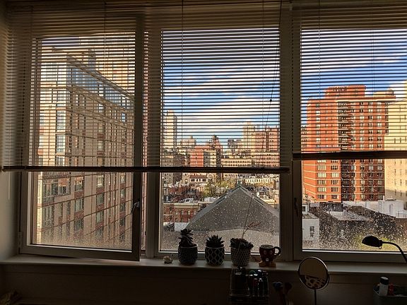 5th image of 1510 Lexington Ave APT 14V