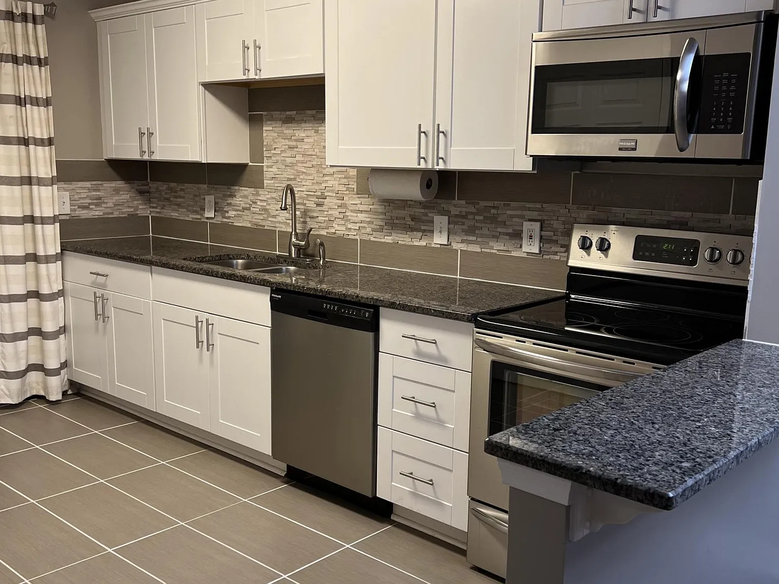 2 bed, 1.5 bath, 1200 sqft, $1,885 — Photo 2