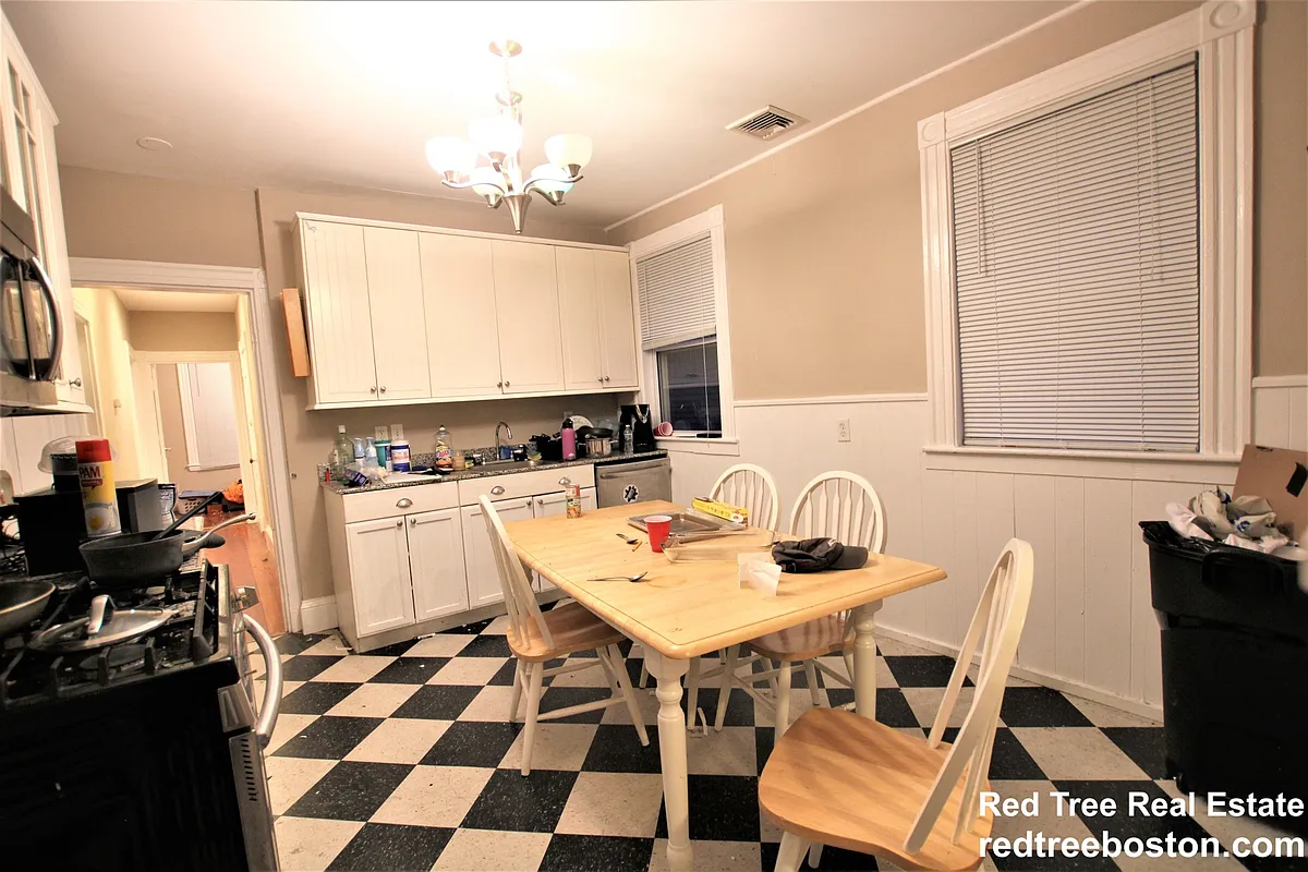 Photo 2 of 66 - 1-3 Parker Hill Ter #3B - Boston, MA Building Photo - 1-3 Parker Hill Ter #3B