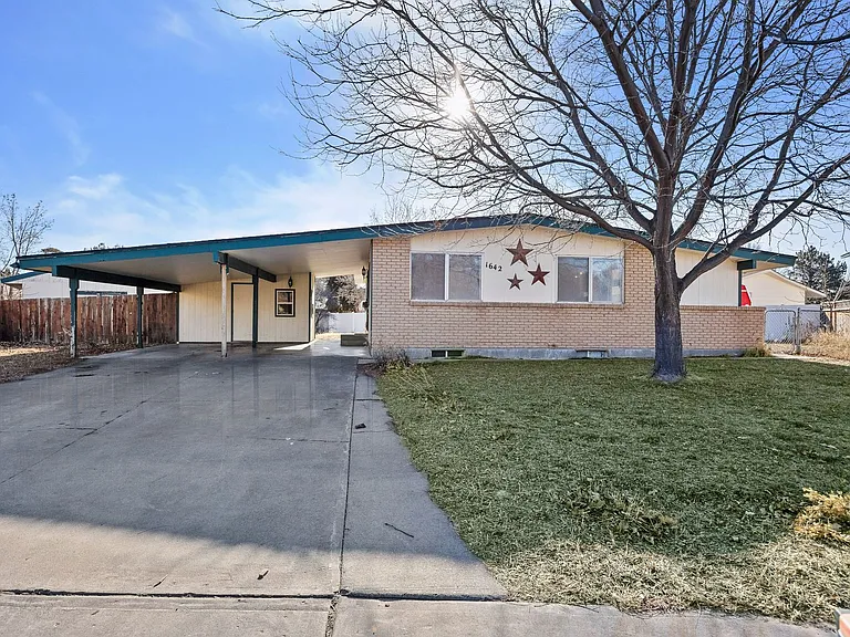 1642 Bel Air Cir — Photo 1