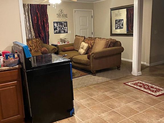 4th image of 605 College Park Dr E