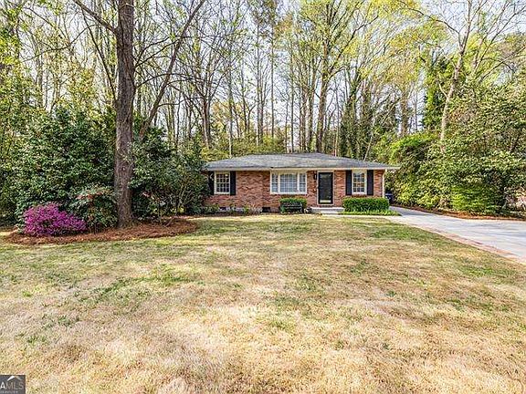 3rd image of 868 Scott Cir