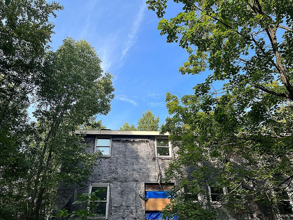 1st image of 996 Silver Lake Rd