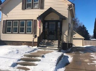 1014 N 11th St, Manitowoc, WI 54220