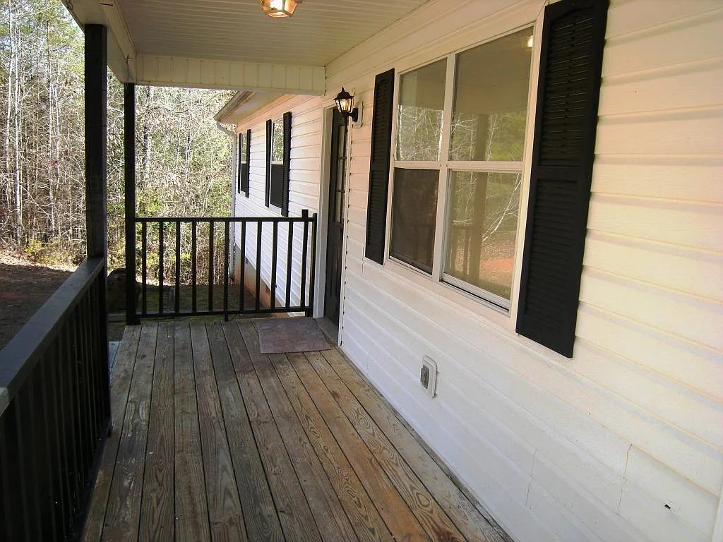3 bed, 2.0 bath, 1056 sqft, $1,800 — Photo 2