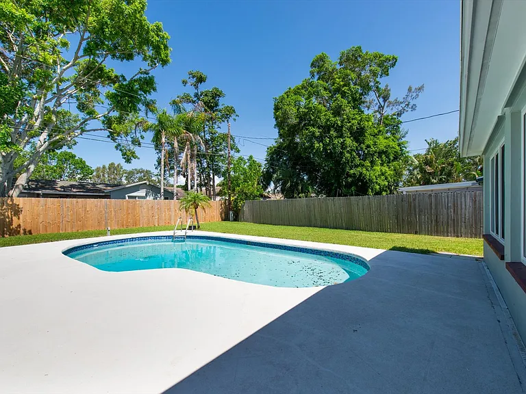 5600 Bayou Grande Blvd NE — Photo 32