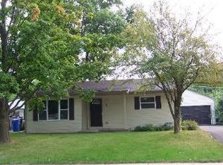 9 Birch St, Carpentersville, IL 60110