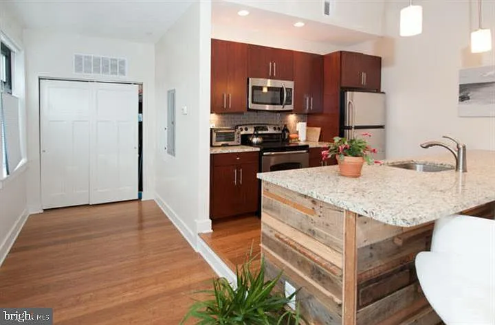 551 N Lawrence St #1 — Photo 4