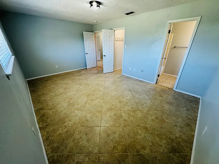 214 Portsmouth Dr — Photo 16