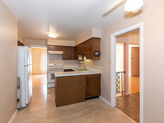 5th image of 700 N Bruce Ln APT 109