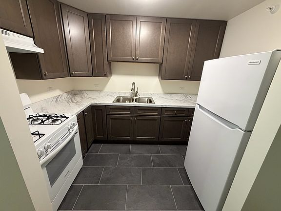 2nd image of 710 Saint Johns Rd #6