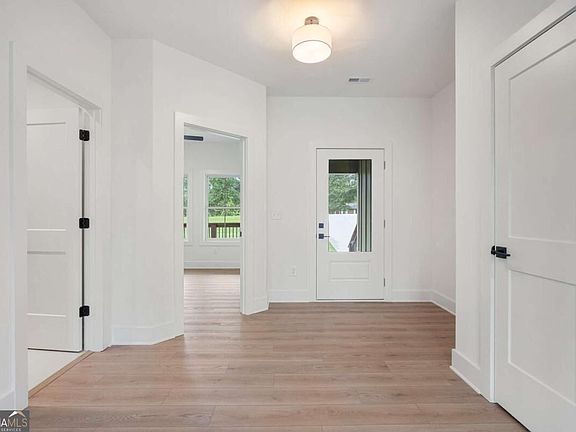 4th image of 394 Poplar Springs Rd