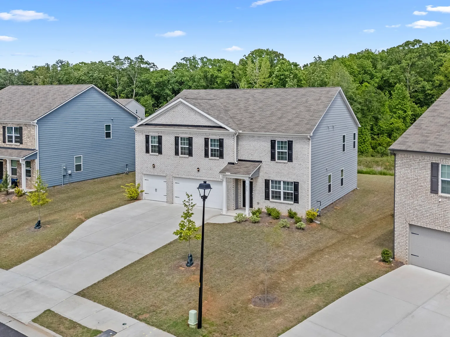 5 bed, 3411 sqft, $3,650 — Photo 2
