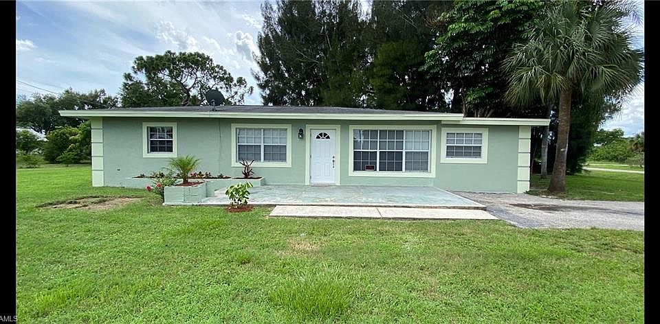 1st image of 207 Lee Blvd