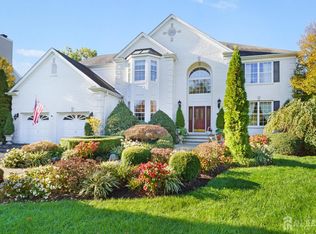 31 McFarlane Cir, Monroe Township, NJ 08831