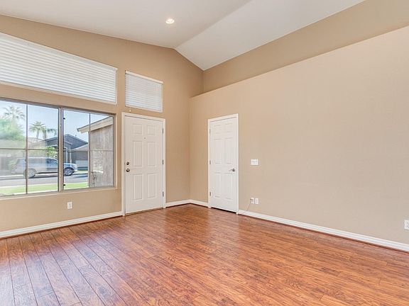 5th image of 2830 S Camellia Dr