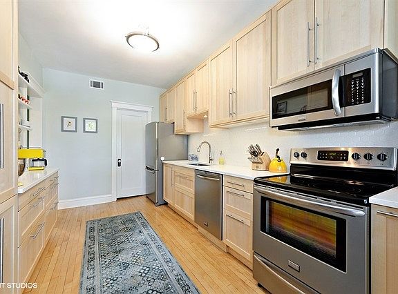 5th image of 917 W Diversey Pkwy Unit 3