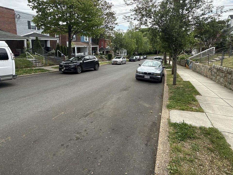 2nd image of 1896 Savannah Pl SE