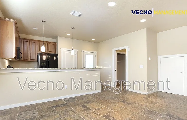 211 Circle Court Dr #211 — Photo 10