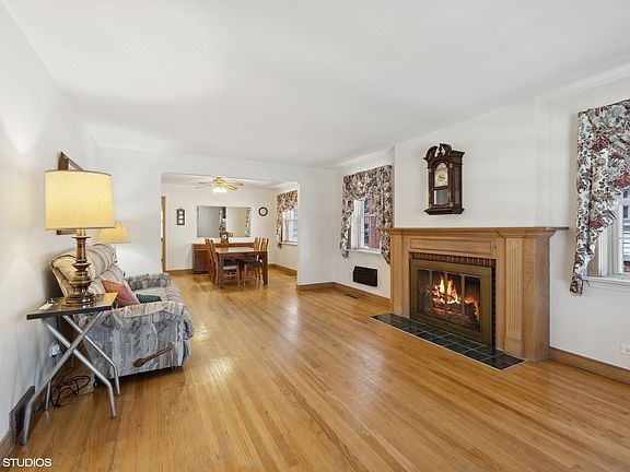 3rd image of 1250 Balmoral Ave