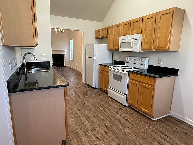 6319 Elliott Dr — Photo 4