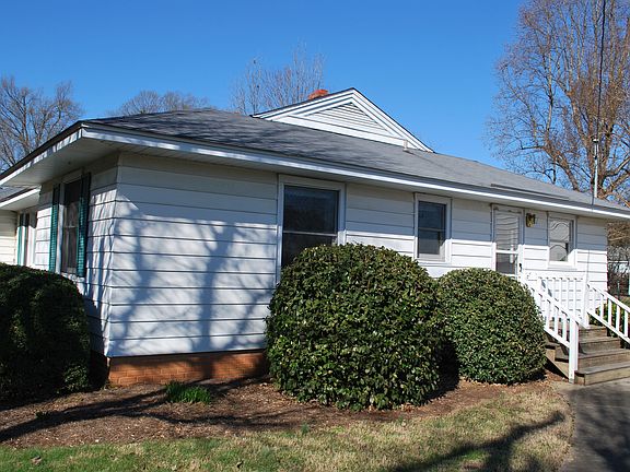 2nd image of 209 W Gilbreath St