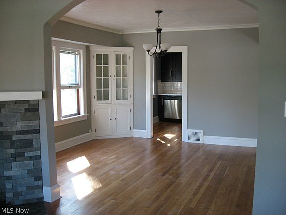 3rd image of 2030-2032 Marlowe Ave #20