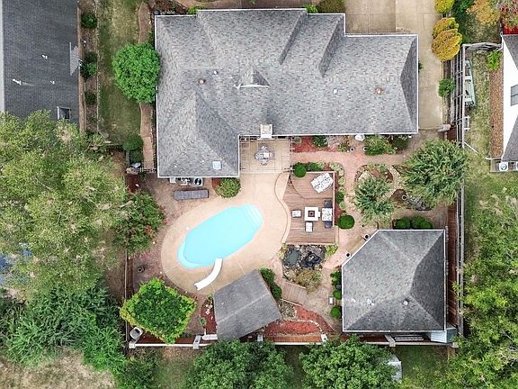 3rd image of 3038 Yates St